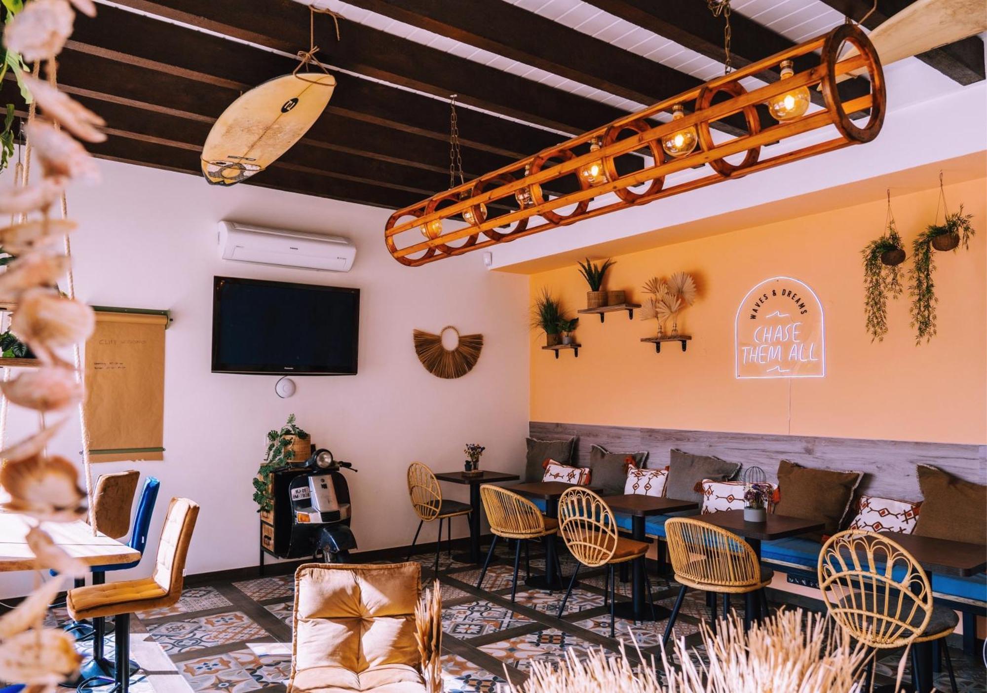 Cliff Surf House Hostel A dos Cunhados Exterior photo